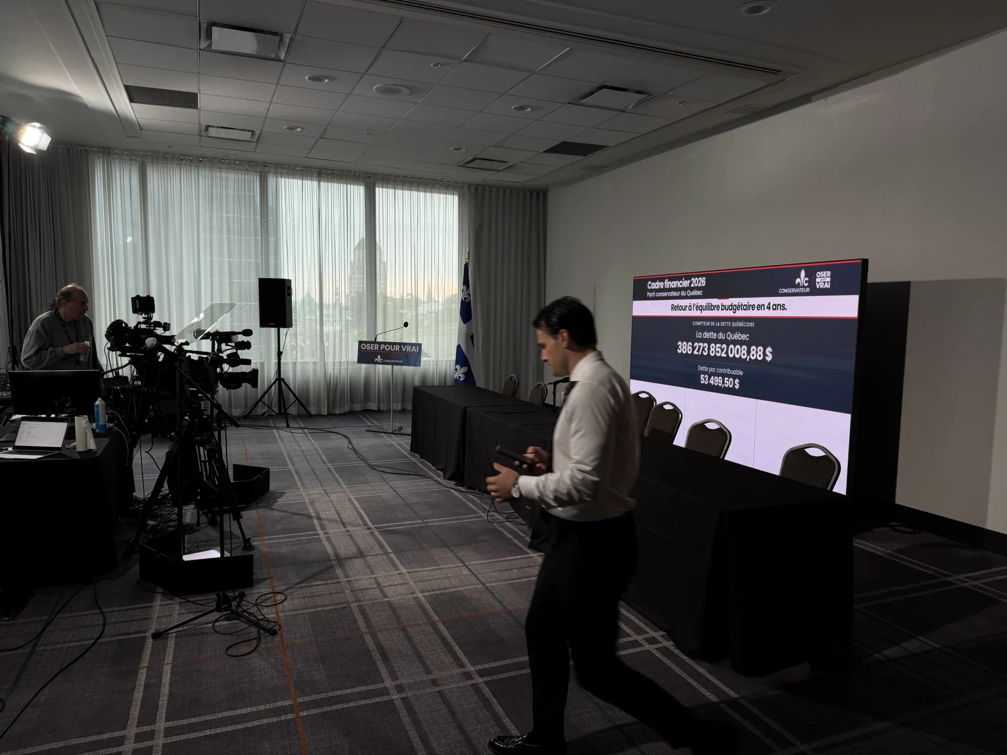 Mur LED Pixanova de 3 écrans servant de décor lors d'une activation médiatique à l'Hôtel Hilton de Québec