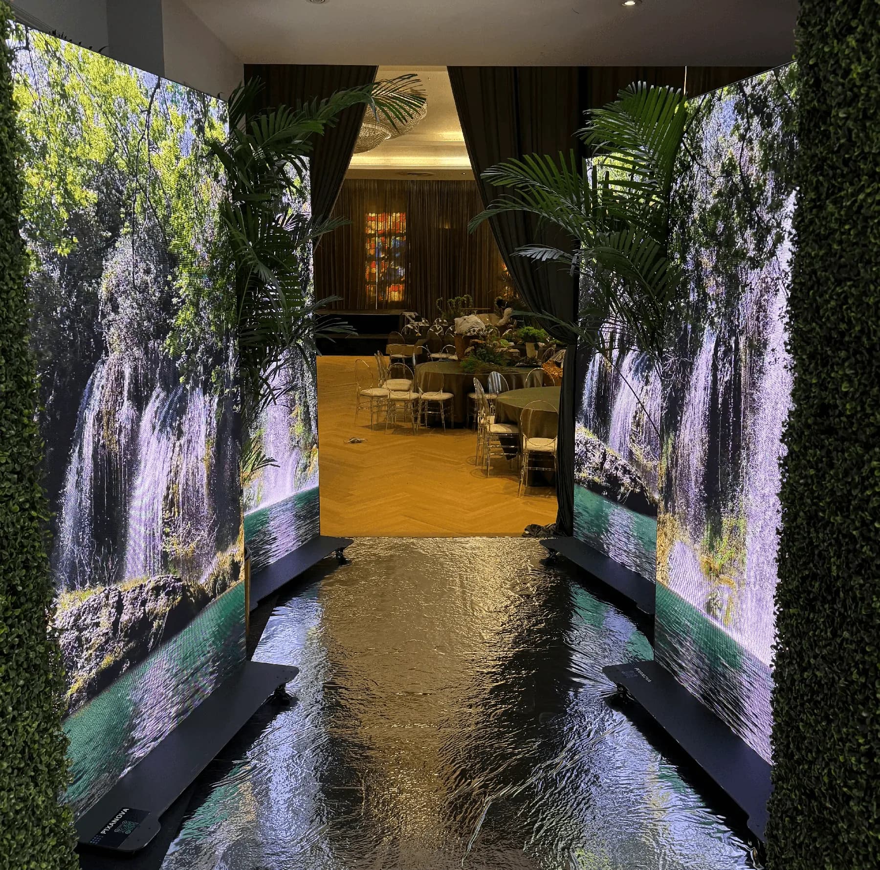 Elegant Design - Entrée immersive en tunnel